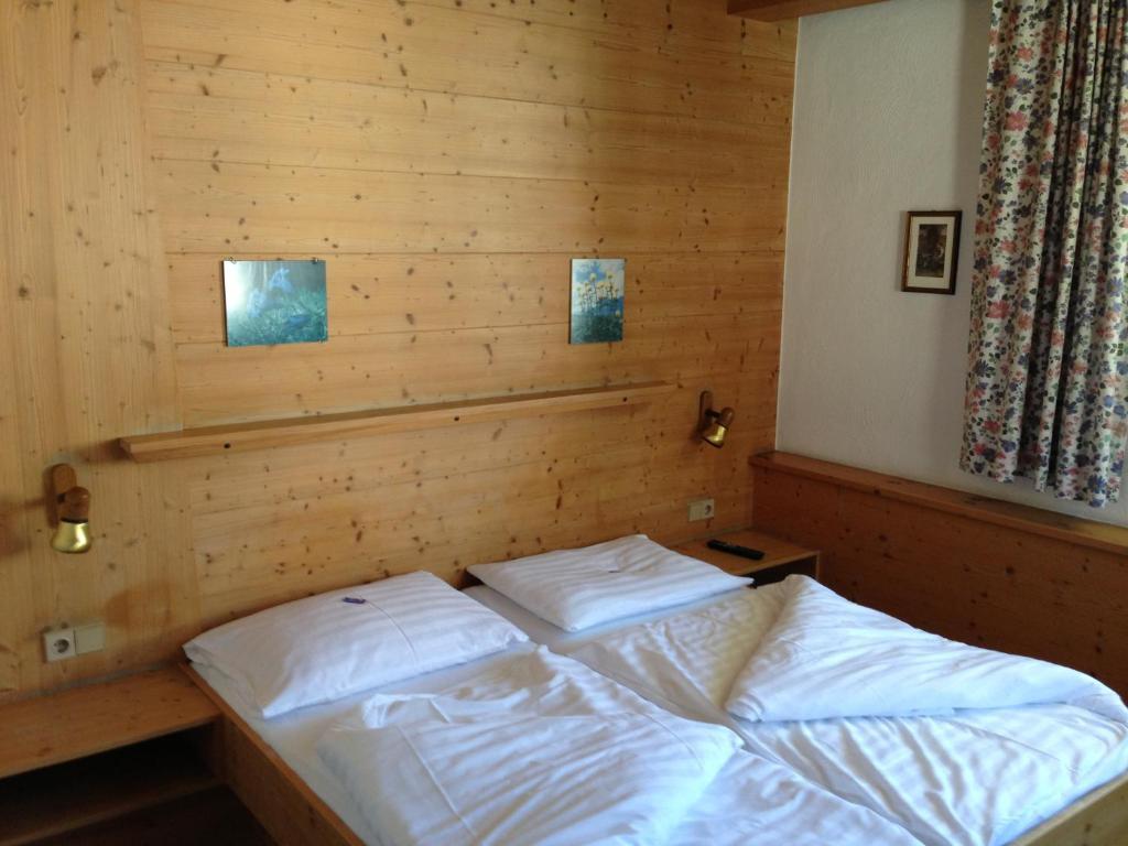 Gasthaus Sonne Tarrenz Habitación foto