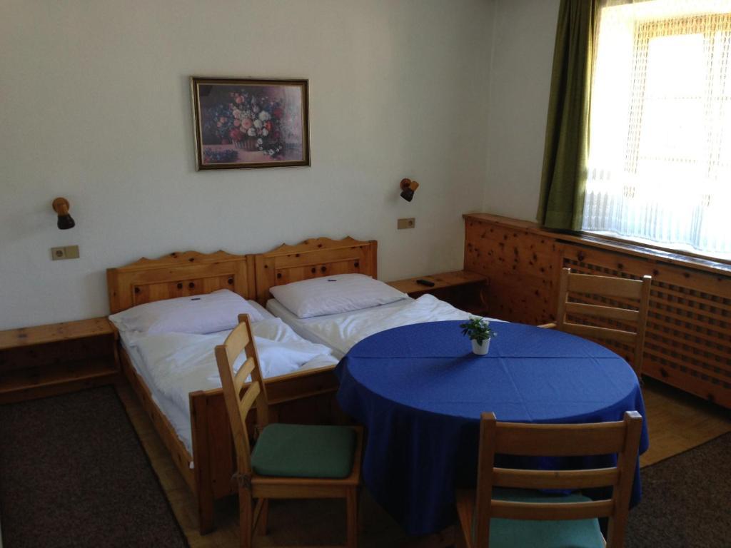 Gasthaus Sonne Tarrenz Habitación foto